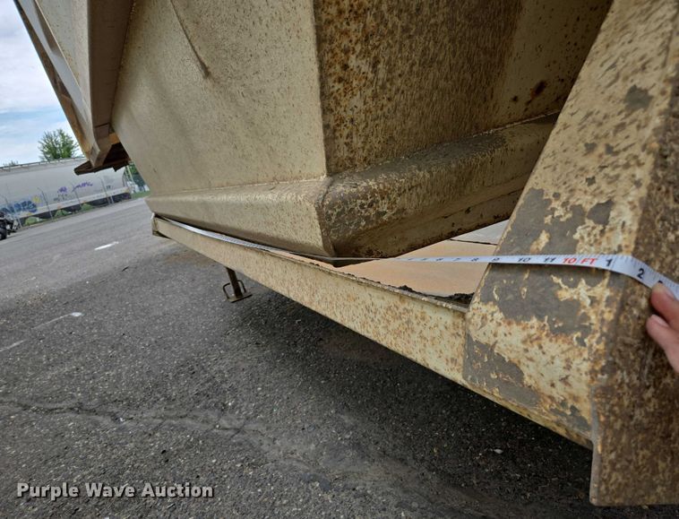 image for item YA0777 1994 Corn Belt bottom dump trailer