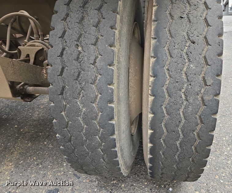 image for item YA0777 1994 Corn Belt bottom dump trailer