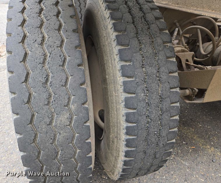 image for item YA0777 1994 Corn Belt bottom dump trailer