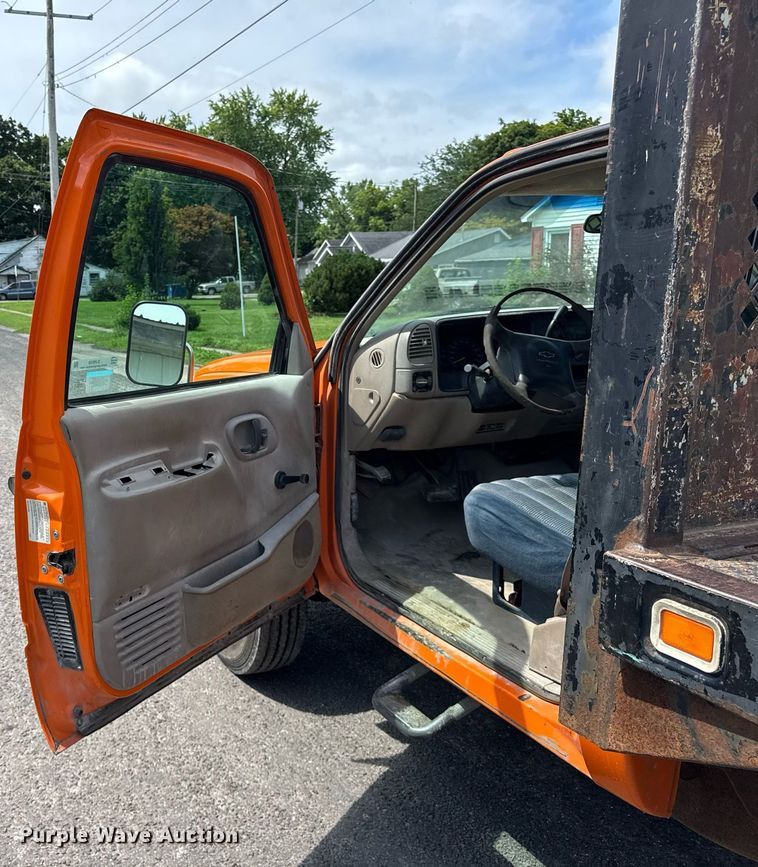 image for item DJ9659 2000 Chevrolet C3500 dump flatbed pickup truck