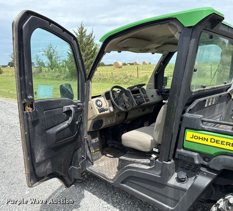 image for item DO7196 2023 John Deere XUV 835R utility vehicle