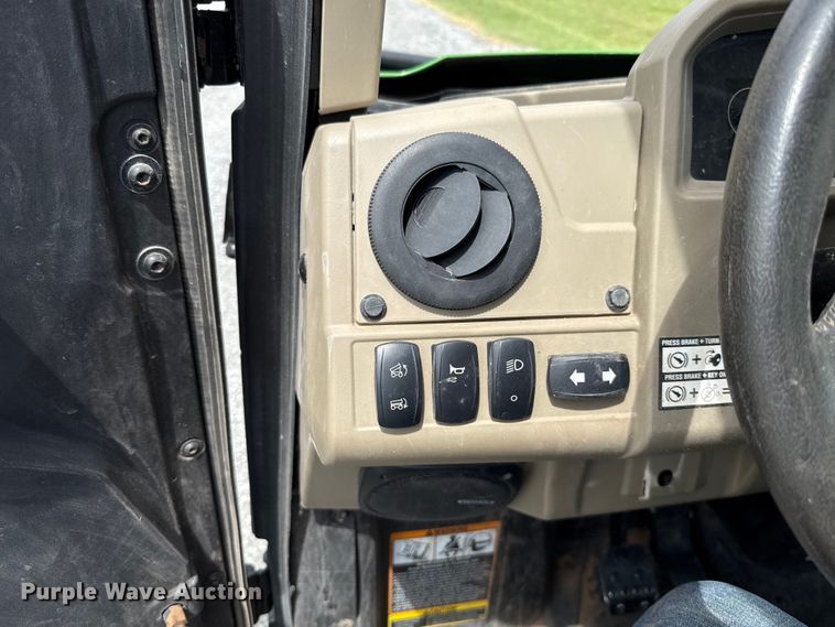 image for item DO7196 2023 John Deere XUV 835R utility vehicle