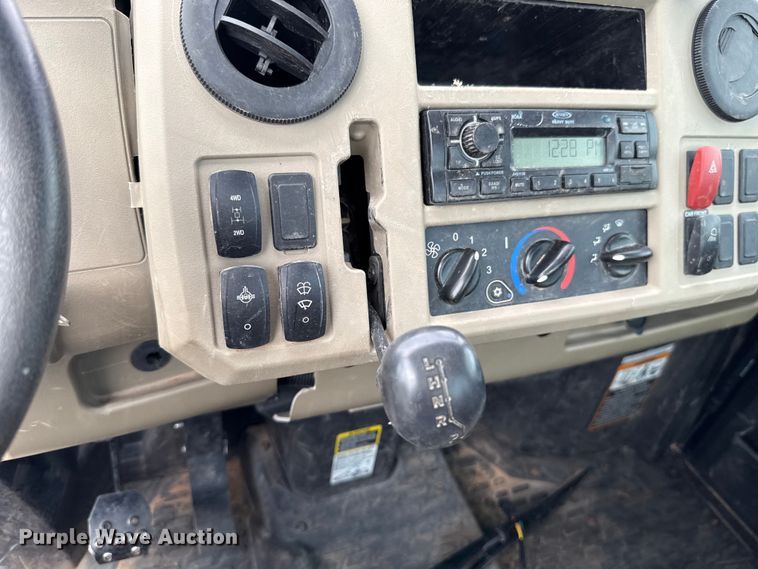 image for item DO7196 2023 John Deere XUV 835R utility vehicle