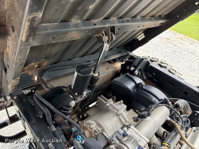 image for item DO7196 2023 John Deere XUV 835R utility vehicle