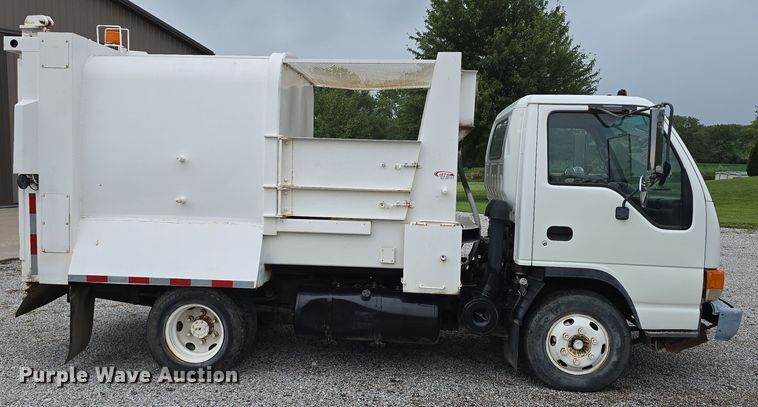 image for item DR3944 2001 Isuzu NPR refuse truck