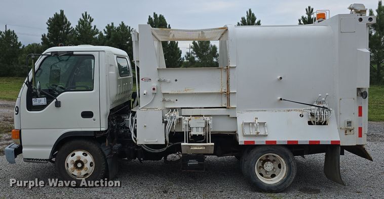 image for item DR3944 2001 Isuzu NPR refuse truck