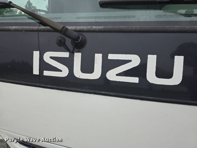 image for item DR3944 2001 Isuzu NPR refuse truck