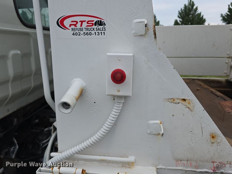 image for item DR3944 2001 Isuzu NPR refuse truck