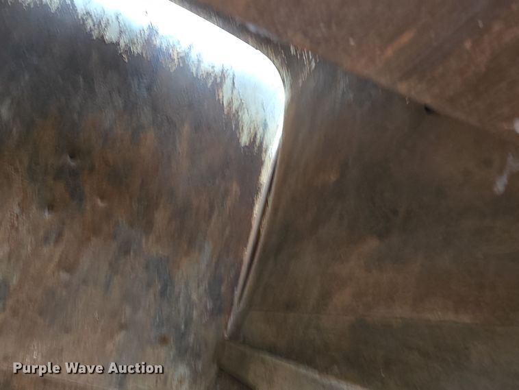 image for item DR3944 2001 Isuzu NPR refuse truck