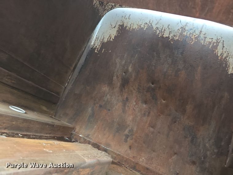 image for item DR3944 2001 Isuzu NPR refuse truck