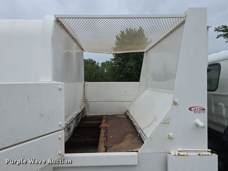 image for item DR3944 2001 Isuzu NPR refuse truck