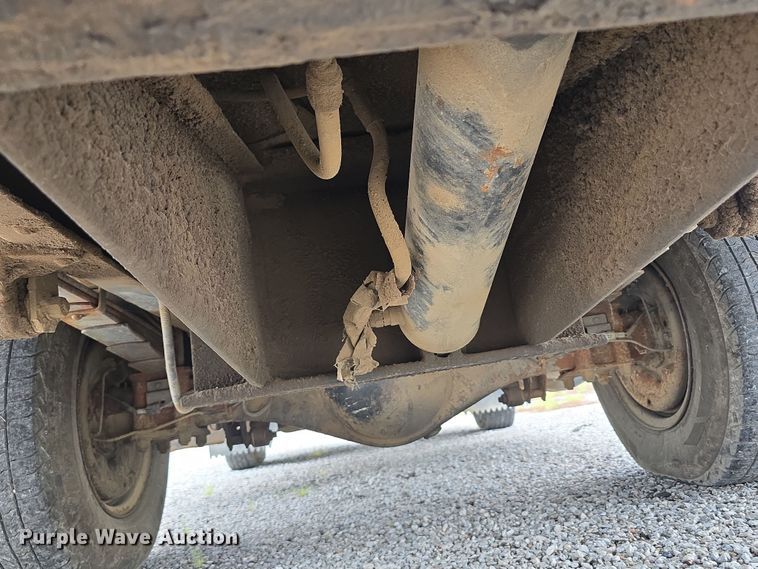 image for item DR3944 2001 Isuzu NPR refuse truck