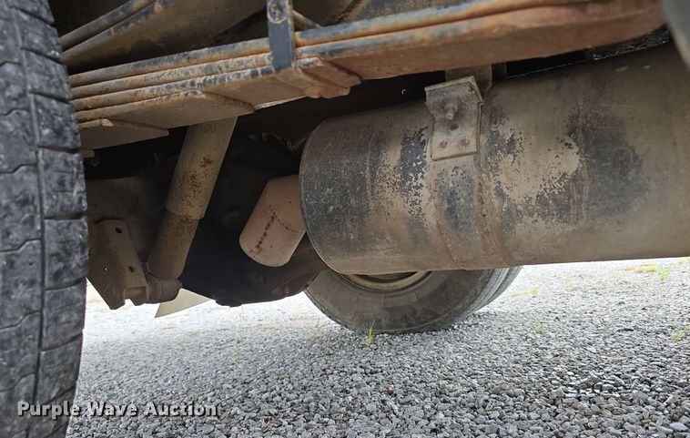 image for item DR3944 2001 Isuzu NPR refuse truck