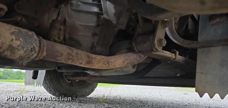 image for item DR3944 2001 Isuzu NPR refuse truck