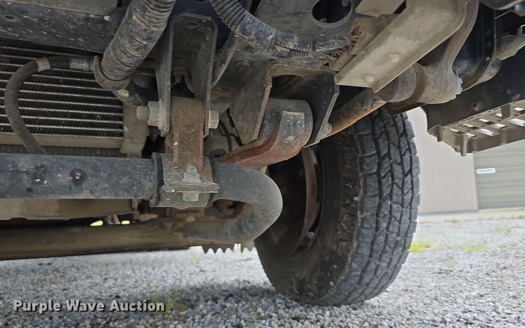 image for item DR3944 2001 Isuzu NPR refuse truck