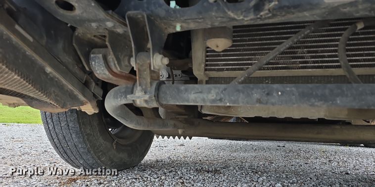 image for item DR3944 2001 Isuzu NPR refuse truck