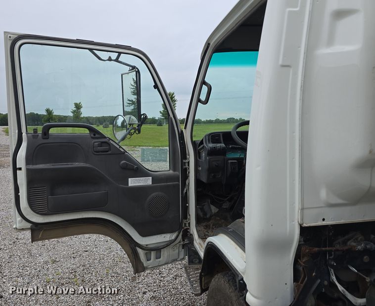 image for item DR3944 2001 Isuzu NPR refuse truck