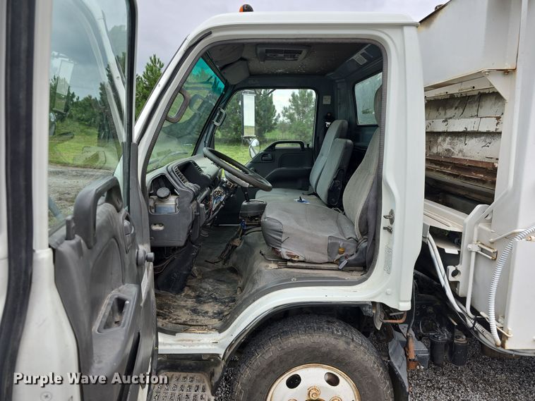 image for item DR3944 2001 Isuzu NPR refuse truck