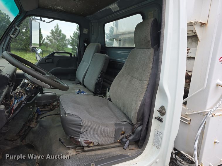 image for item DR3944 2001 Isuzu NPR refuse truck