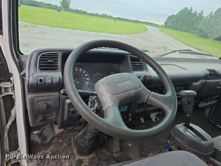 image for item DR3944 2001 Isuzu NPR refuse truck