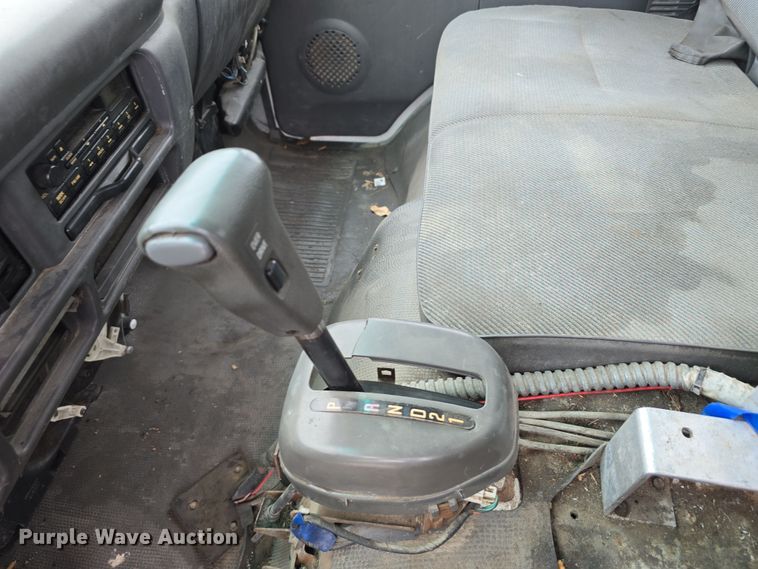 image for item DR3944 2001 Isuzu NPR refuse truck