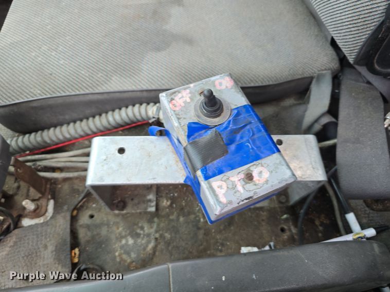 image for item DR3944 2001 Isuzu NPR refuse truck