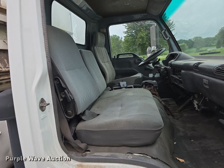 image for item DR3944 2001 Isuzu NPR refuse truck