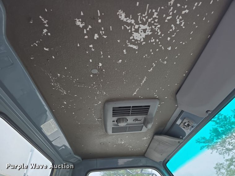 image for item DR3944 2001 Isuzu NPR refuse truck