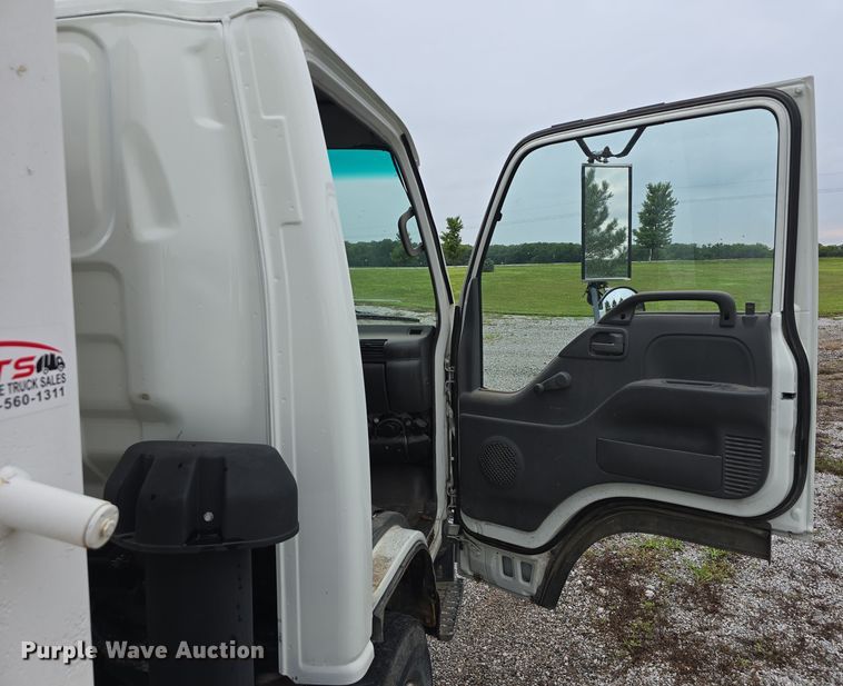 image for item DR3944 2001 Isuzu NPR refuse truck