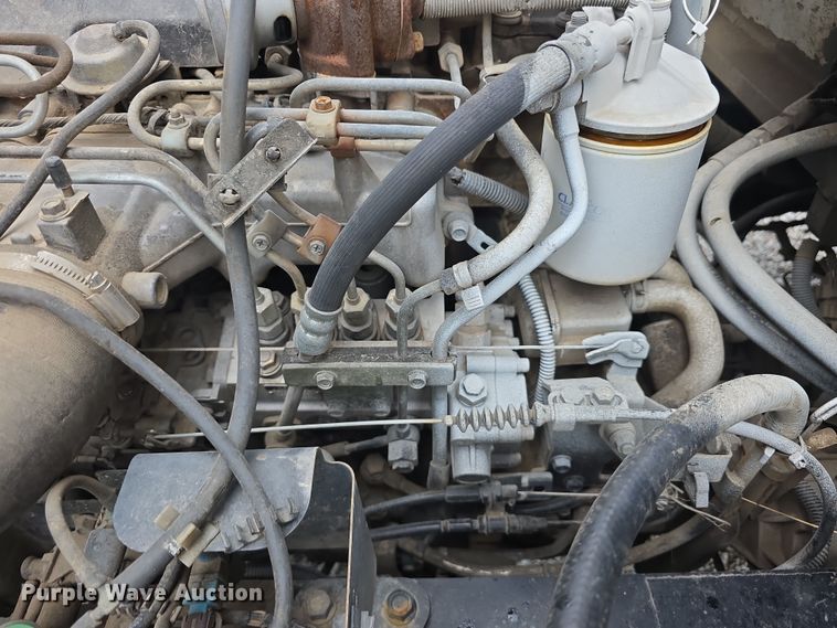 image for item DR3944 2001 Isuzu NPR refuse truck