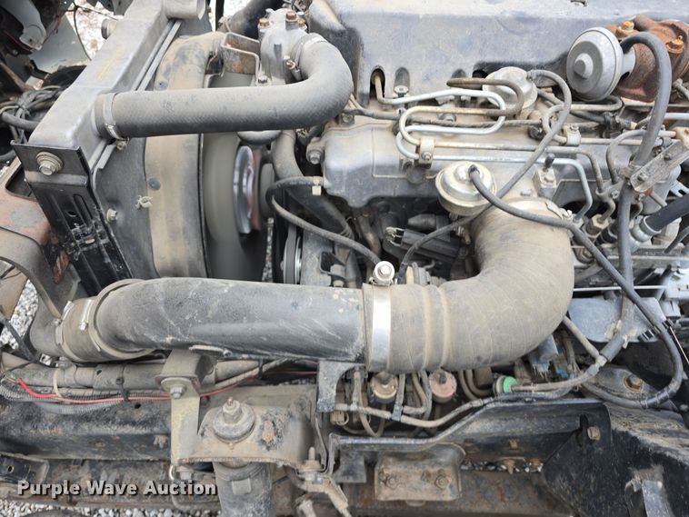 image for item DR3944 2001 Isuzu NPR refuse truck