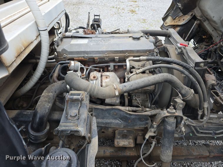 image for item DR3944 2001 Isuzu NPR refuse truck