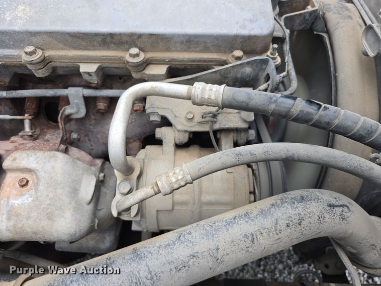 image for item DR3944 2001 Isuzu NPR refuse truck