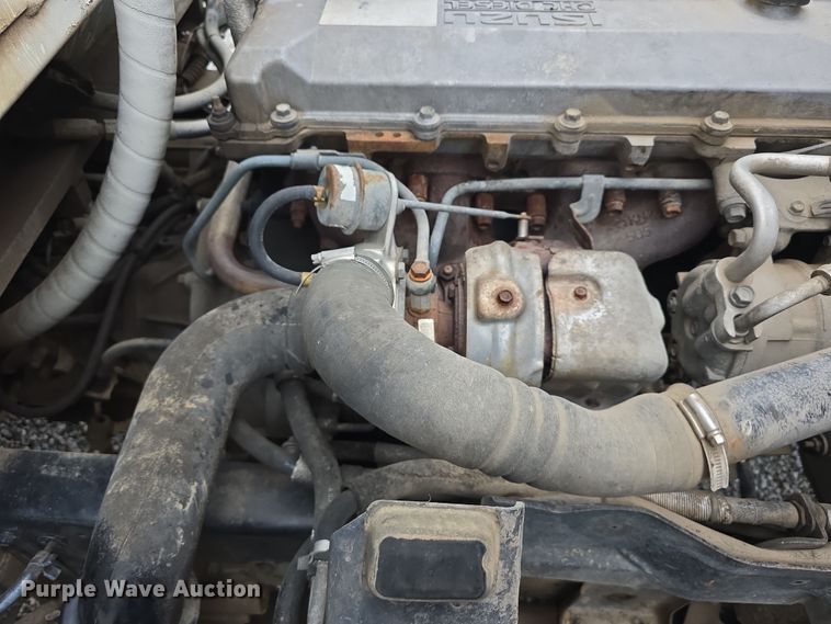 image for item DR3944 2001 Isuzu NPR refuse truck