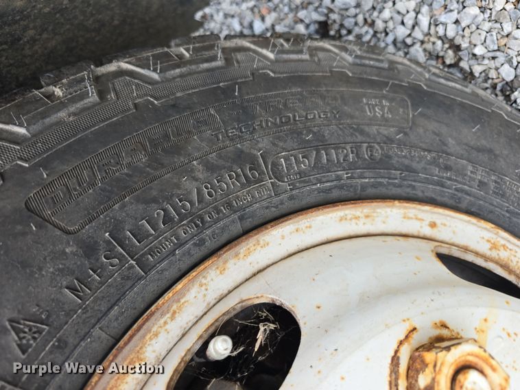 image for item DR3944 2001 Isuzu NPR refuse truck