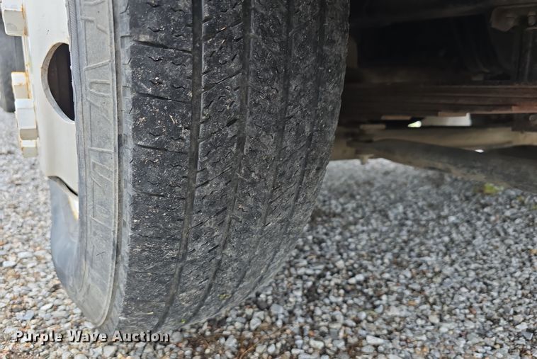 image for item DR3944 2001 Isuzu NPR refuse truck