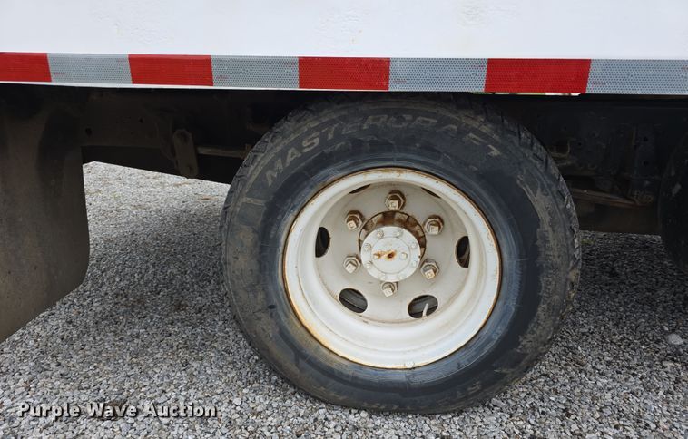 image for item DR3944 2001 Isuzu NPR refuse truck