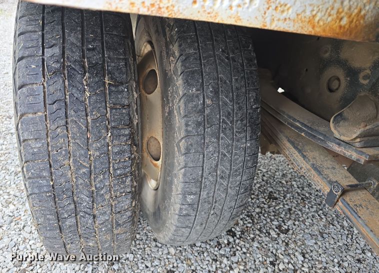 image for item DR3944 2001 Isuzu NPR refuse truck