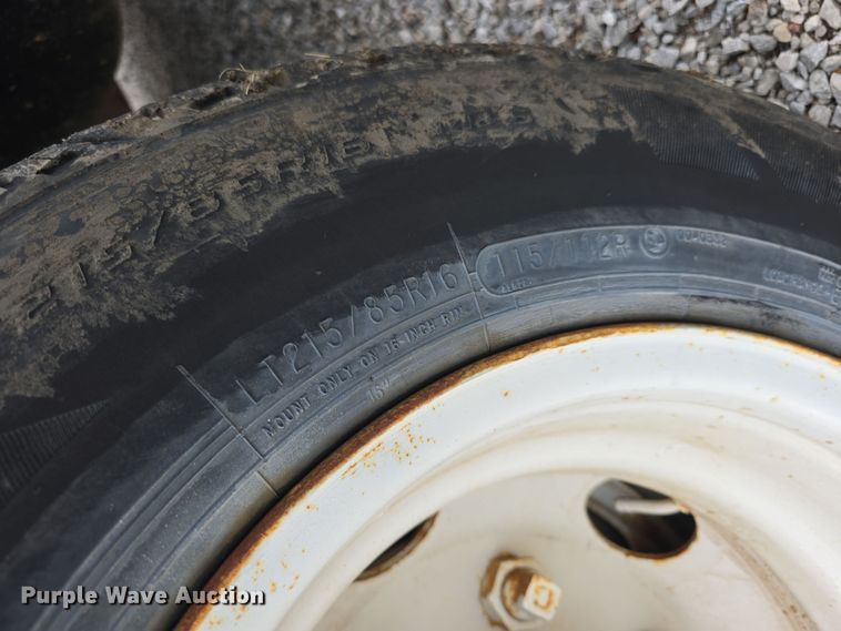 image for item DR3944 2001 Isuzu NPR refuse truck