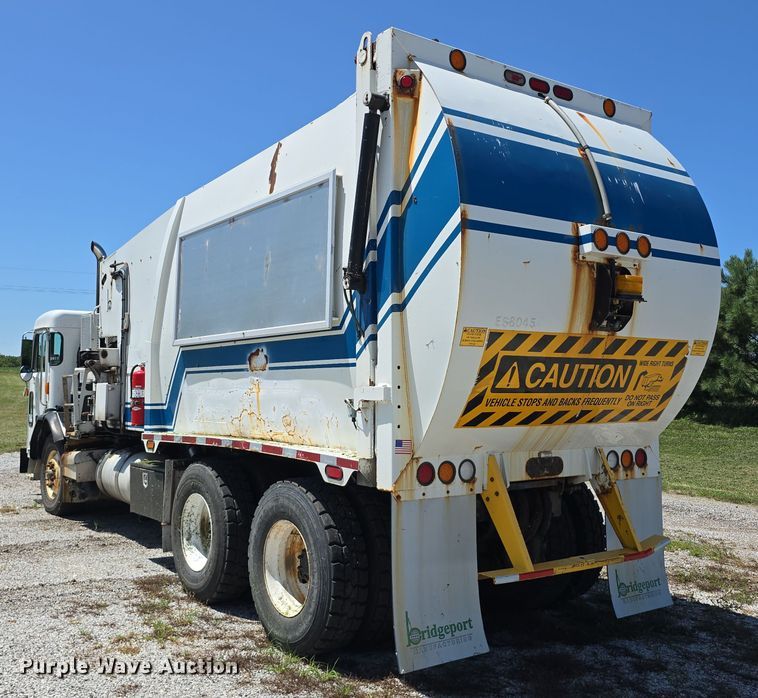 image for item DR3945 2016 Peterbilt 320 refuse truck