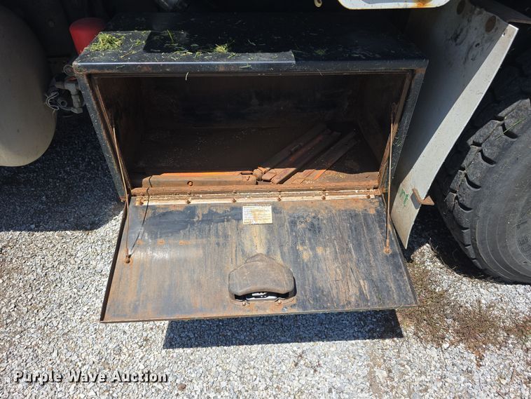 image for item DR3945 2016 Peterbilt 320 refuse truck