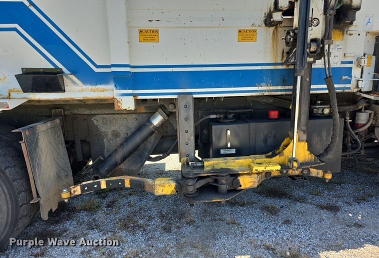 image for item DR3945 2016 Peterbilt 320 refuse truck