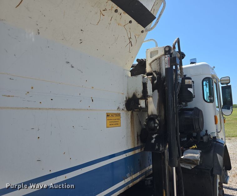 image for item DR3945 2016 Peterbilt 320 refuse truck