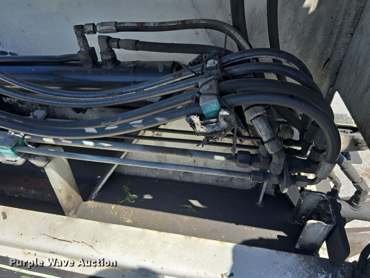 image for item DR3945 2016 Peterbilt 320 refuse truck