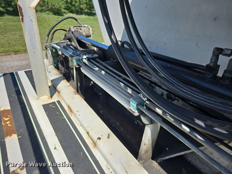 image for item DR3945 2016 Peterbilt 320 refuse truck