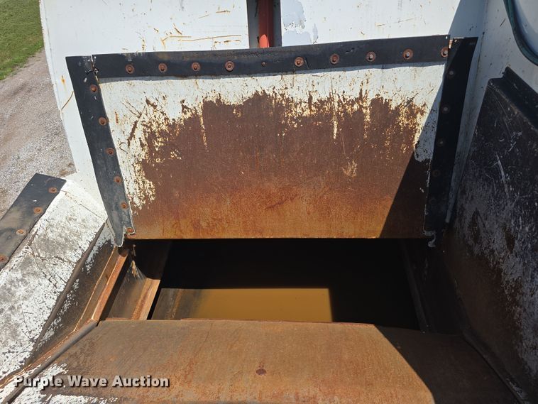 image for item DR3945 2016 Peterbilt 320 refuse truck