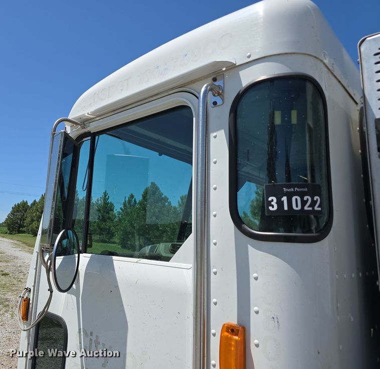 image for item DR3945 2016 Peterbilt 320 refuse truck