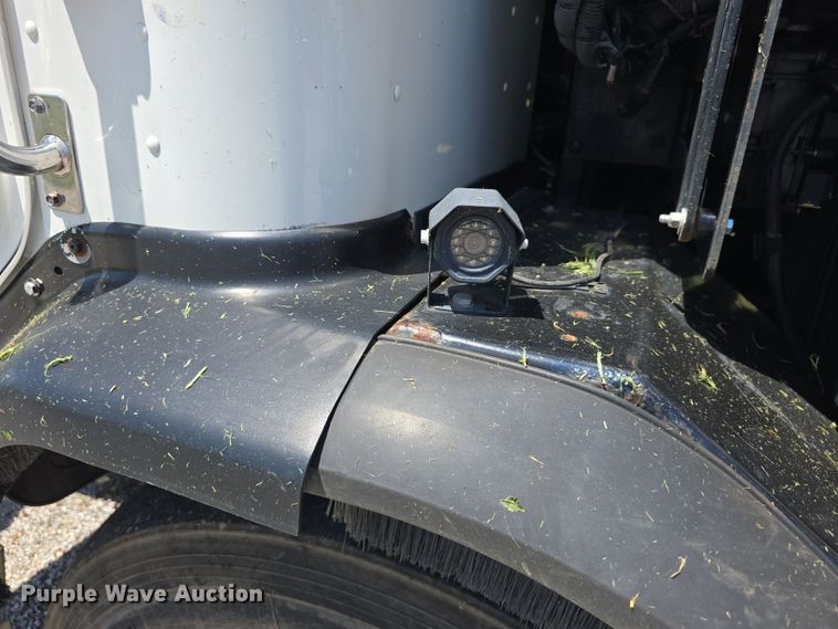 image for item DR3945 2016 Peterbilt 320 refuse truck