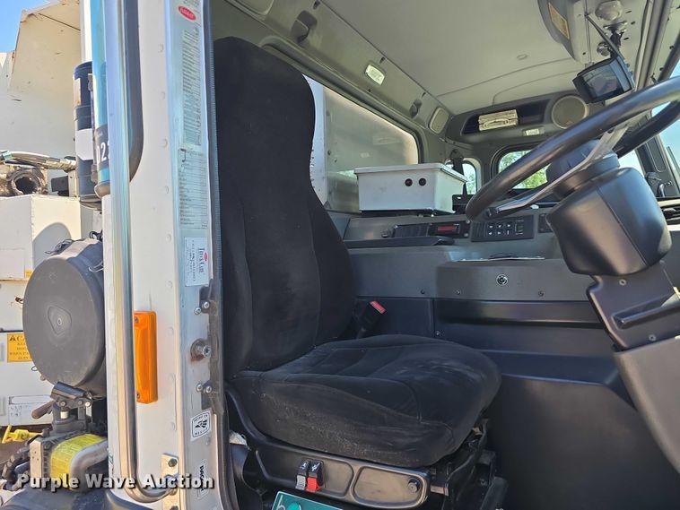 image for item DR3945 2016 Peterbilt 320 refuse truck