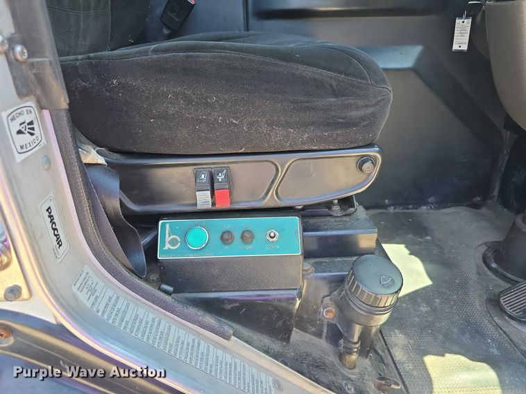 image for item DR3945 2016 Peterbilt 320 refuse truck